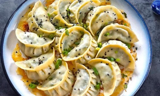 Hvordan humaniseret design i Gyoza -madlavningsmaskiner reducerer betjening af betjening og øger produktionseffektiviteten
